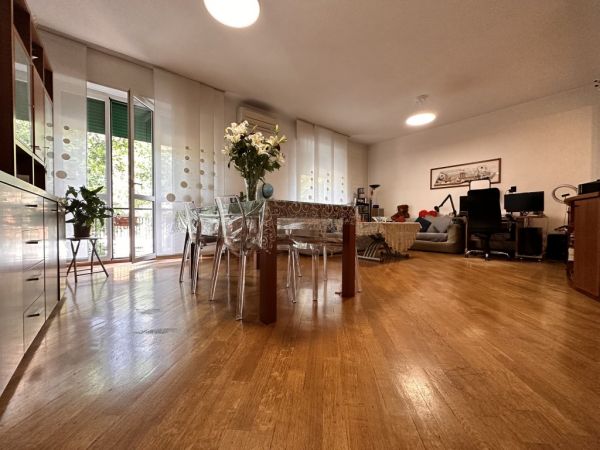 Appartamento vendita Milano , € 630.000, 2 camere, 111 mq, Piano 2° 